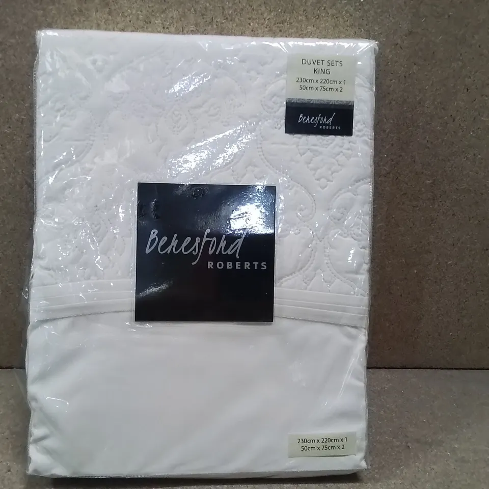 BRAND NEW BEKSFORD ROBERTS DUVET SET KINGSIZE (GOLD) 