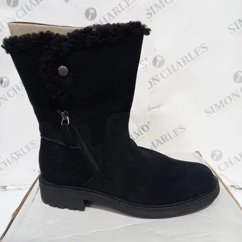 CLARKS OPAL ZIP BOOTS SIZE 4
