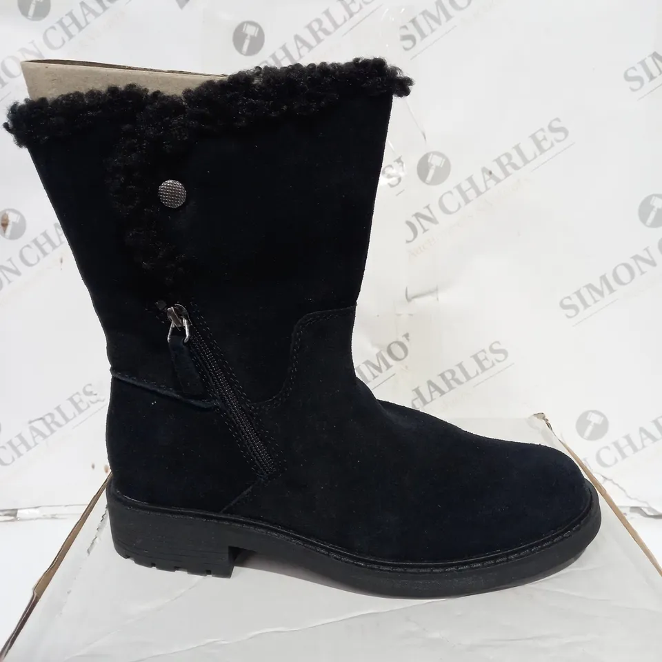 CLARKS OPAL ZIP BOOTS SIZE 4