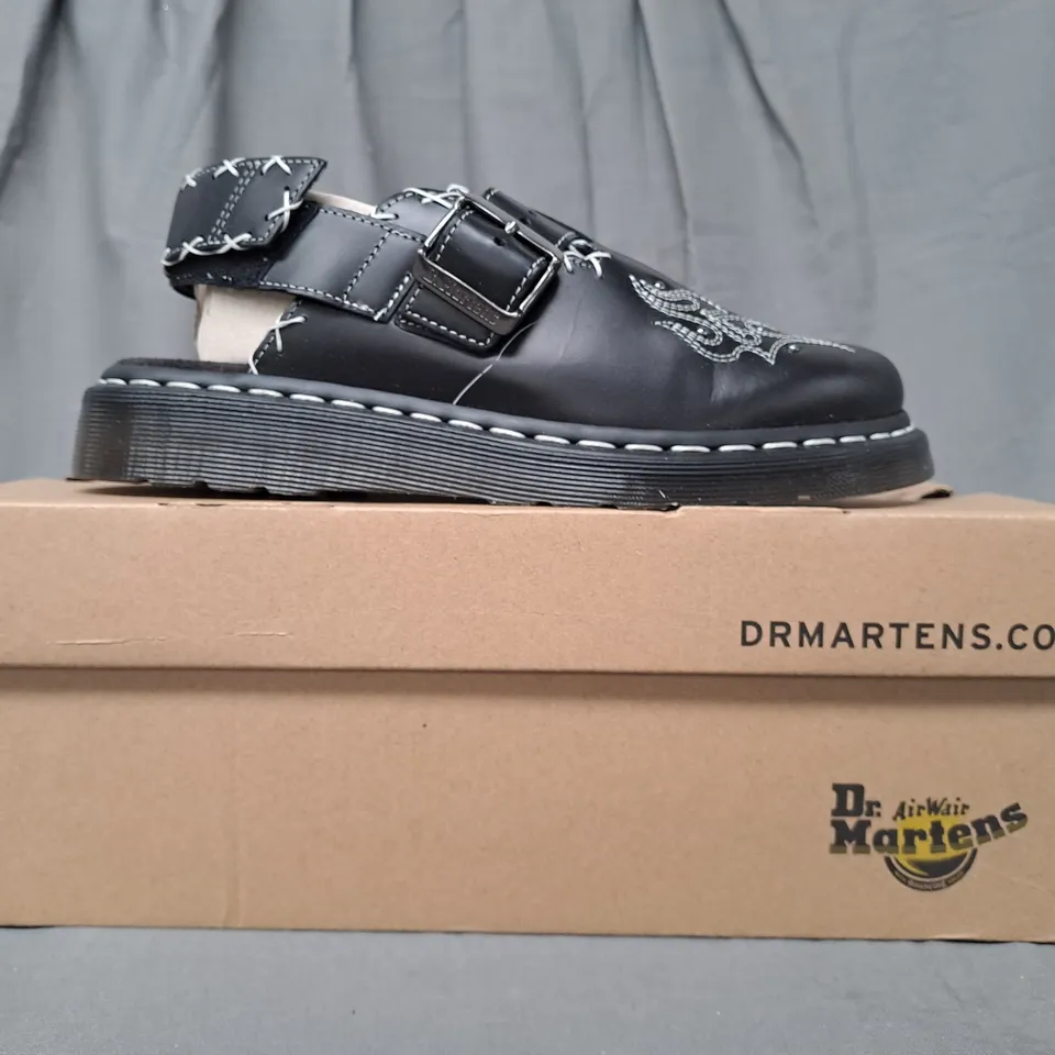 BOXED PAIR OF DR MARTENS JORGE II GA SHOES IN BLACK UK SIZE 6