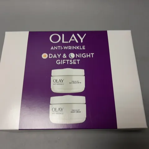 SEALED OLAY ANTI-WRINKLE DAY & NIGHT GIFTSET