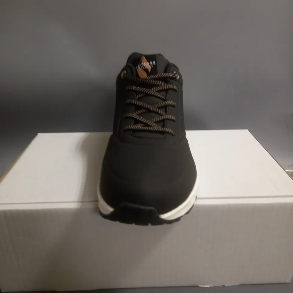 SKECHERS UNO TRAINERS BLACK WITH GOLD TRIM SIZE 8