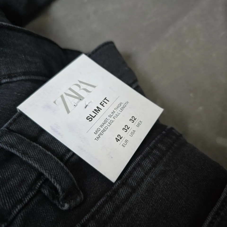 UK 32 ZARA SLIM FIT JEANS, BLACK DENIM (EU 42)