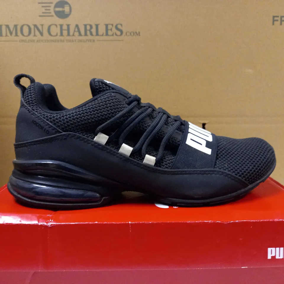 BOXED PAIR OF PUMA CELL REGULATE JNR TRAINERS - SIZE 6