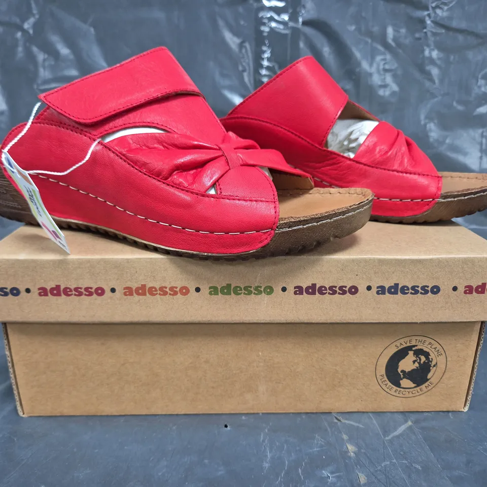 BOXED PAIR OF ADESSO OPEN TOE LOW WEDGE SANDALS IN RED SIZE 7