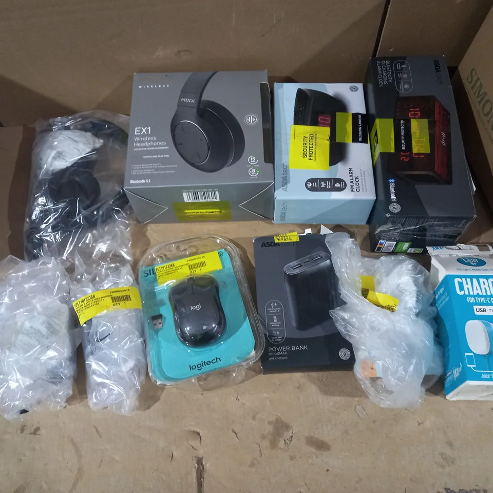 LOT OF APPROX 10 ASSORTED TECH TO INCLUDE ALARM CLOCKS, PHONE CABLES, HEADPHONES ETC