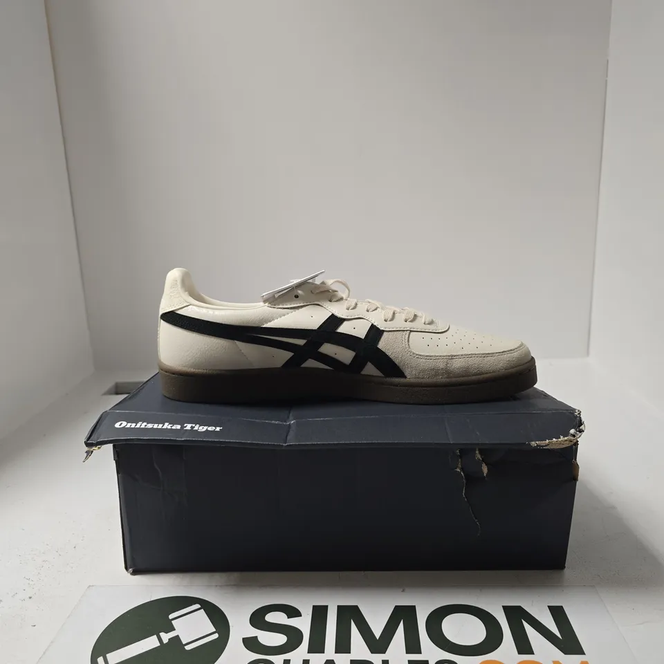 BOXED PAIR OF ONITSUKA TIGER CREAM / BLACK SHOES SIZE UK 12