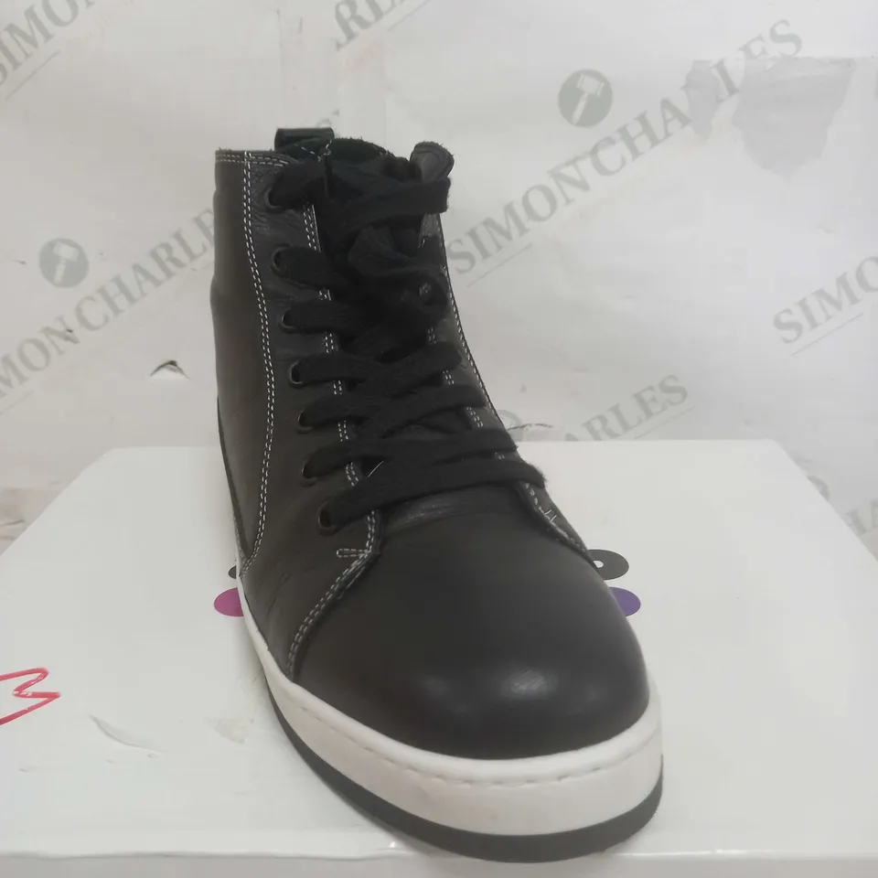 BOXED LEATHER HIGH TOP BOOTS DARK BROWN SIZE 5
