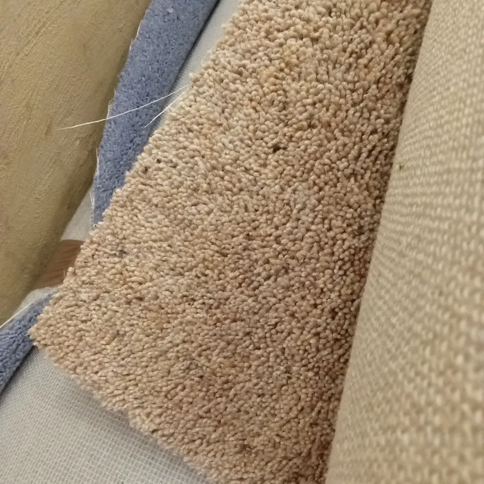 ROLL OF QUALITY ORION 42 OZ RIGEL CARPET // APPROX SIZE: 4 x 15.5m