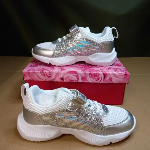 NEW/BOXED LELLIKELLY WHITE/SILVER GLITTER DETAILED TRAINERS - SIZE 3.5