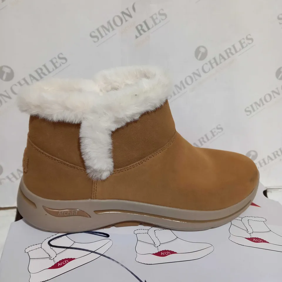 SKECHERS ARCHFIT JOY CHUGGA BOOTS CHESTNUT SIZE 7