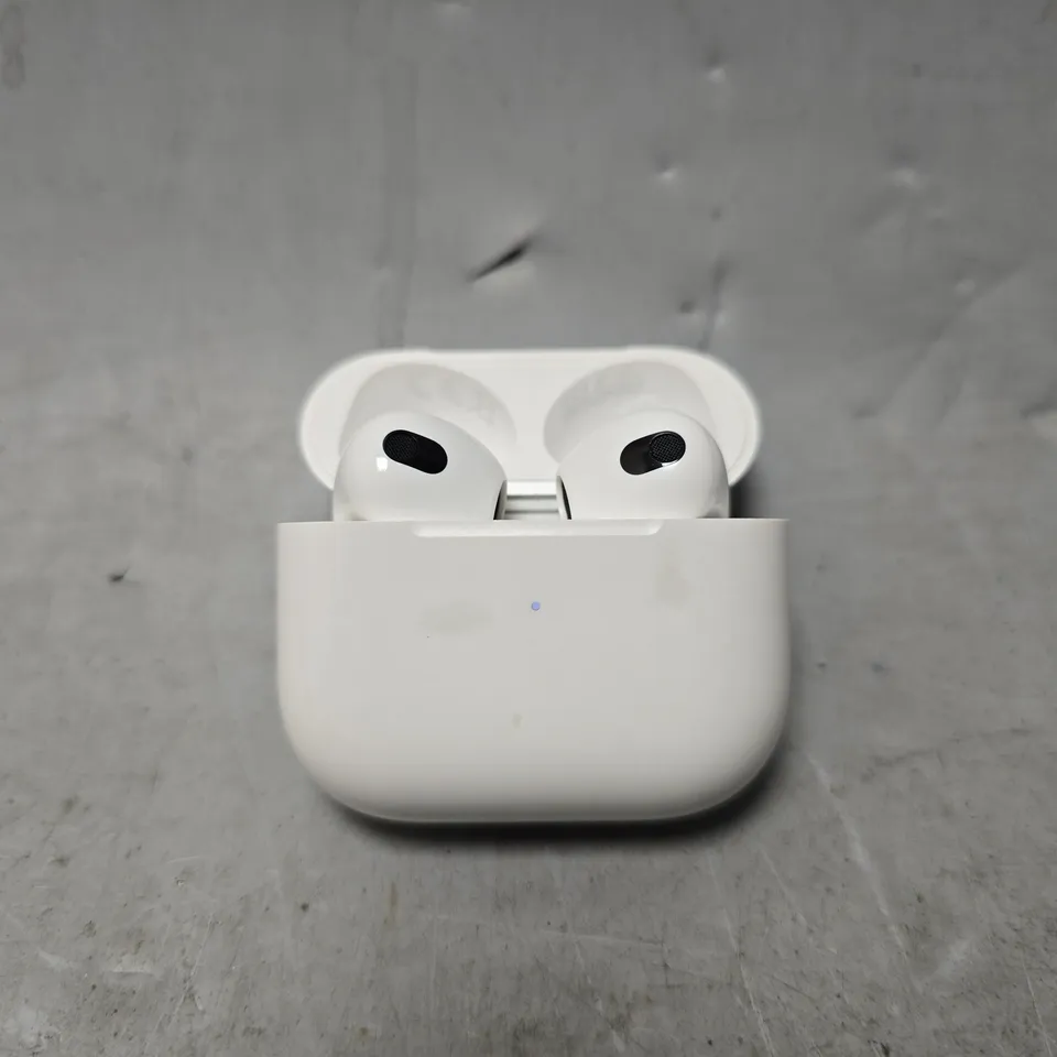 APPLE AIRPODS 3 WITH MAGSAFE CHARGING CASE A2566