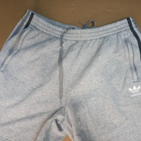 ADIDAS SHORTS IN GREY UK SIZE L