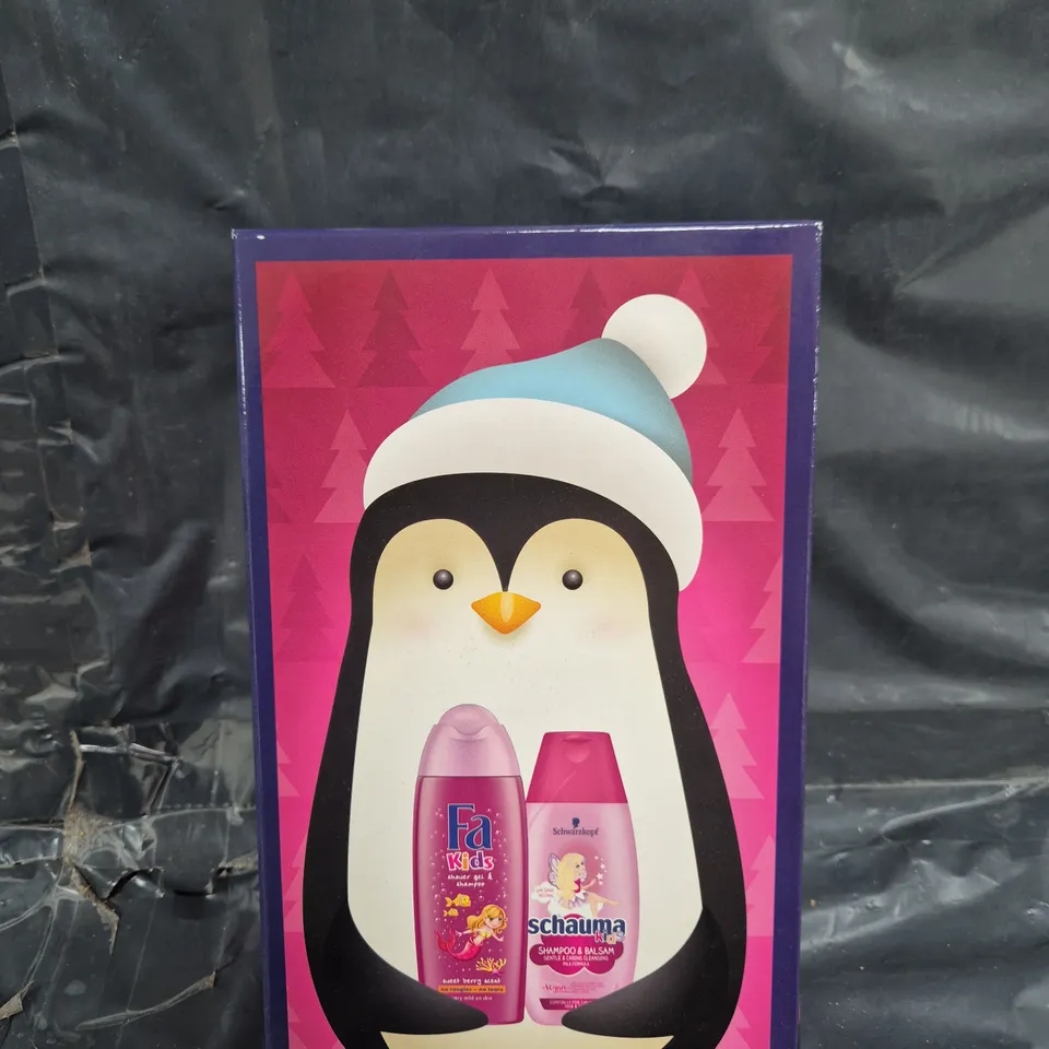 BOX OF APPROXIMATELY 8 FA KIDS MERMAID SHOWER GEL 250 ML + SCHAUMA KIDS GIRL HAIR SHAMPOO 250 ML, COSMETIC SET