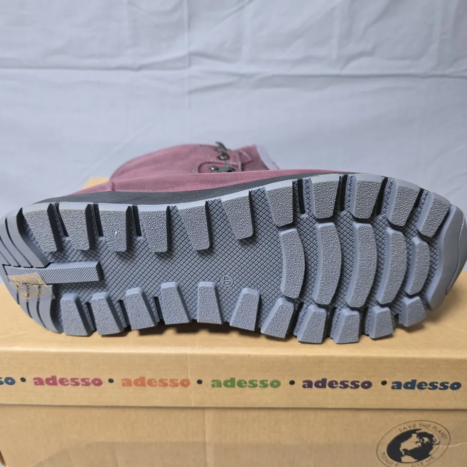 BOXED ADESSO BURGUNDY HIKING BOOTS (SIZE 40) – MEN'S SHOES