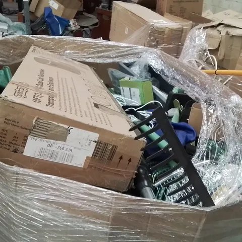 PALLET CONTAINING A LARGE QUANTITY OF GARDEN PRODUCTS AND ITEMS TO INCLUDE;ARTIFICIAL TREE,GARDEN HOSE,SHOVEL 