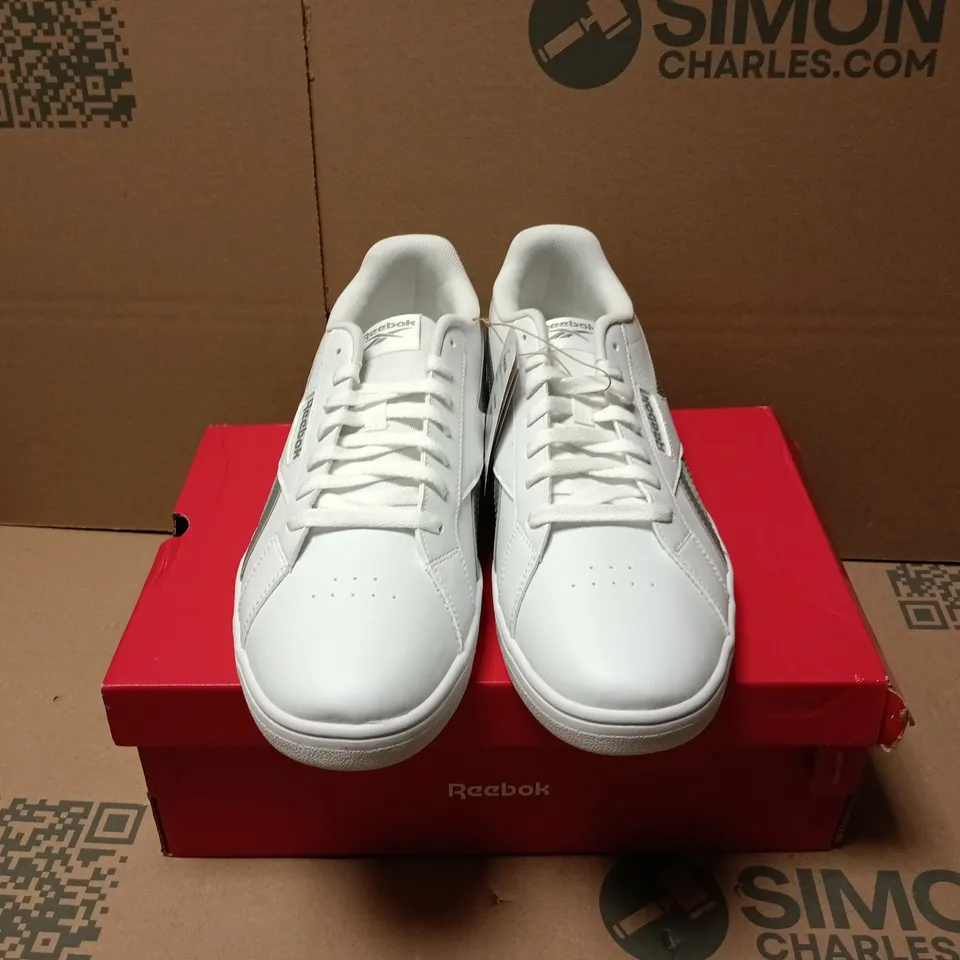 BOXED PAIR OF REEBOK COURT RETRO UNISEX TRAINERS IN WHITE - UK 11
