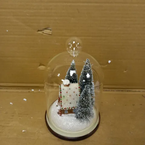 SANTA EXPRESS PRE-LIT FESTIVE SCENE IN GLASS CLOCHE DOME