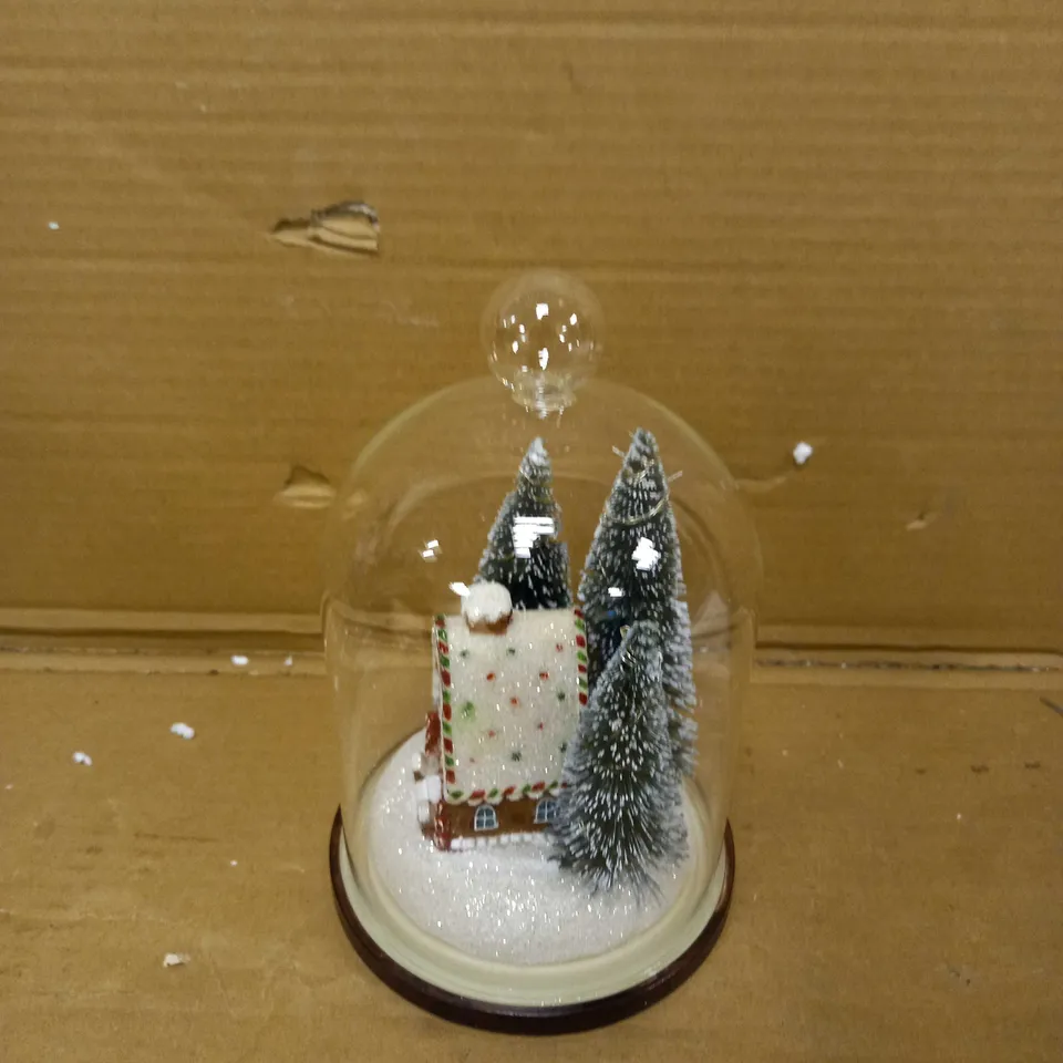 SANTA EXPRESS PRE-LIT FESTIVE SCENE IN GLASS CLOCHE DOME