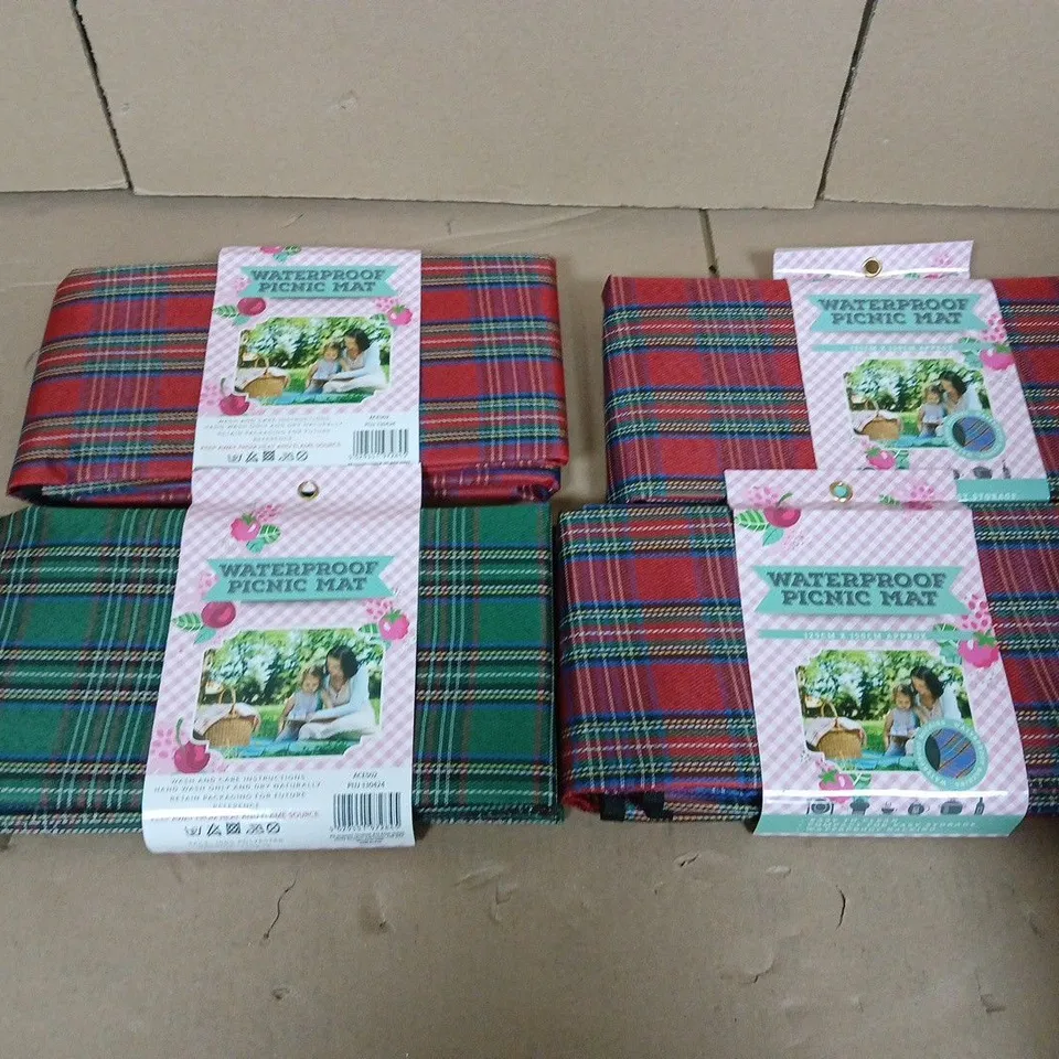 4 WATERPROOF PICNIC MATS 