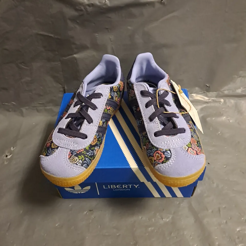 BOXED PAIR OF ADIDAS KIDS X LIBERTY LONDON GAZELLE SHOES IN PURPLE MULTI SIZE 8.5K