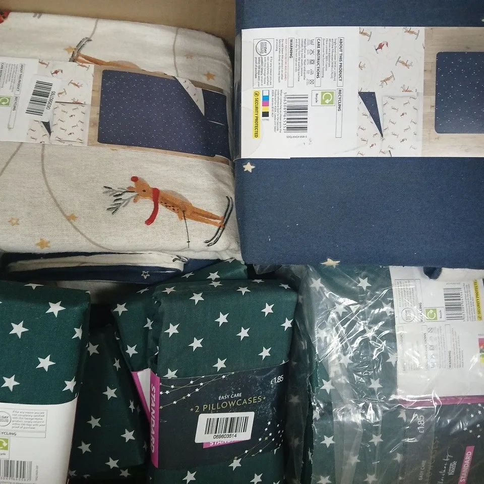 BOX OF APPROXIMATELY 10 ASSORTED BEDDING ITEMS IN VARIOUS COLOURS, STYLES, AND SIZES, ETC - COLLECTION ONLY