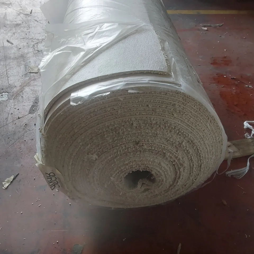 ROLL OF QUALITY VARIETY TRIALS CARPET - APPROXIMATELY 30 x 1m