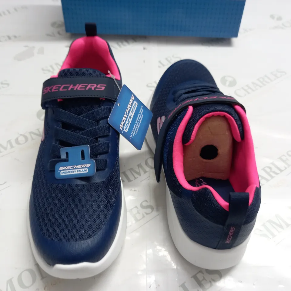 BOXED PAIR OF SKECHERS DYNAMIGHT 2 TRAINERS IN NAVY/PINK - 5