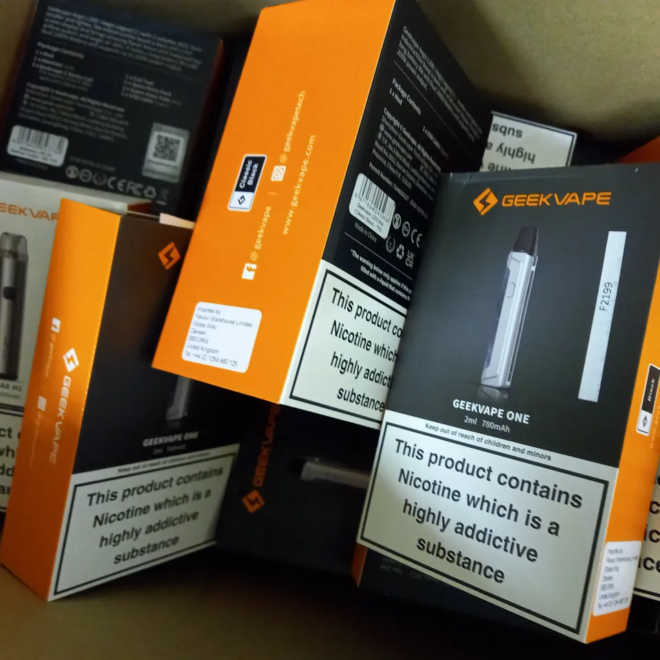 APPROXIMATELY 20 ASSORTED BOXED GEEKVAPE VAPING PRODUCTS TO INCLUDE L200, E100 KIT, WENAX H1 ETC.