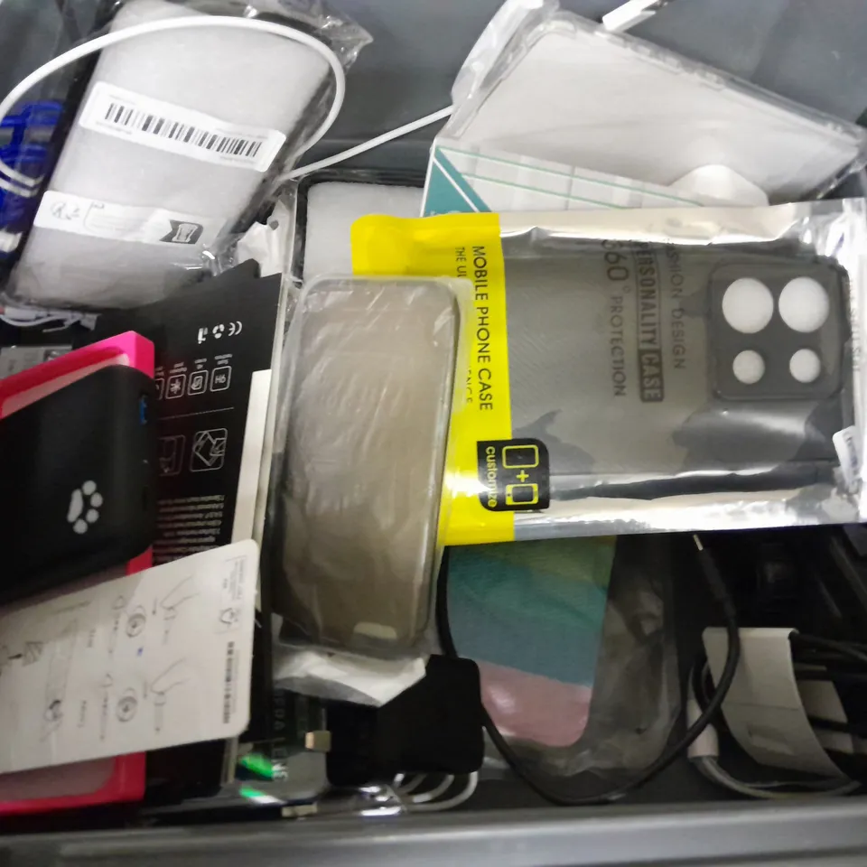 LOT OF ASSORTED MOBILE PHONE ACCESSORIES TO INCLUDE CASES, SCREEN PROTECTORS AND CABLES