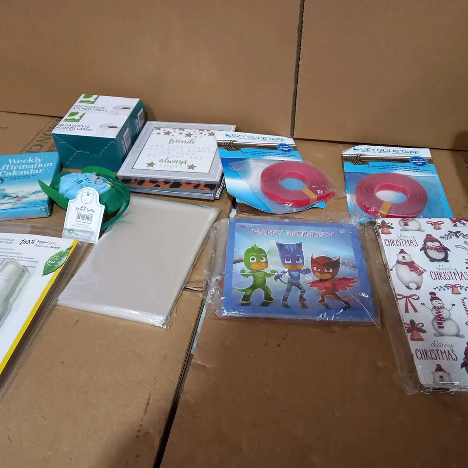 TOTE OF APPROXIMATELY 16 ASSORTED ITEMS TO INCLUDE A SELF-ADHESIVE ADDRESS LABEL SET, A NATURAL SPRAY VAPOR AND A EZY GLIDE TAPE