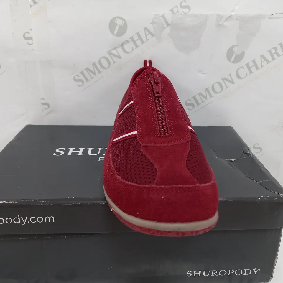 BOXED PAIR OF SHUROPODY ZIP UP TRAINERS IN RED - UK 7