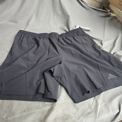 ADIDAS MEN'S TRAINING SHORTS – CHARCOAL, UK XL (US XL)