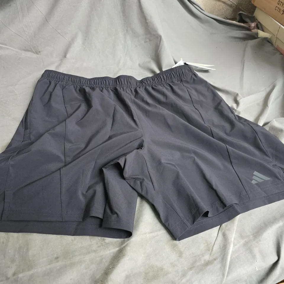 ADIDAS MEN'S TRAINING SHORTS – CHARCOAL, UK XL (US XL)