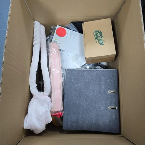 BOX OF APPROXIMATELY 13 ASSORTED ITEMS TO INCLUDE: SAFETY RCD ADAPTER PLUG 