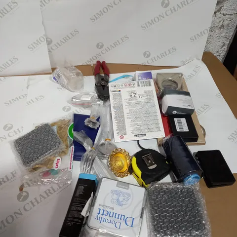 LOT OF ASSORTED HOUSEHOLD ITEMS