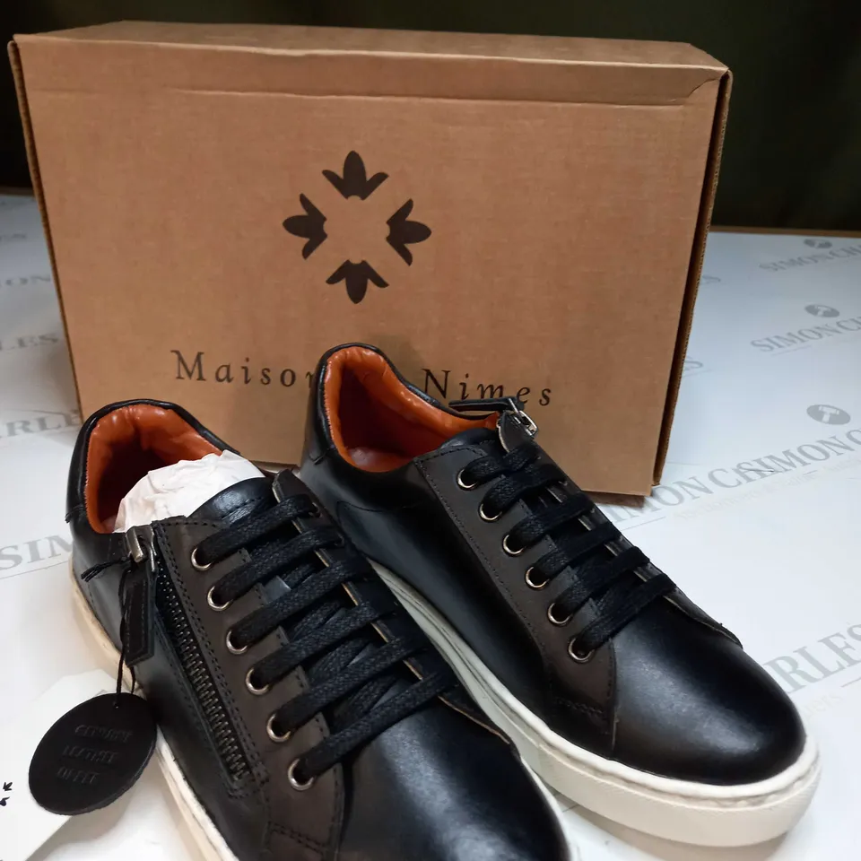 MAISON DE NIMES LOW BLACK SHOE -SIZE 4