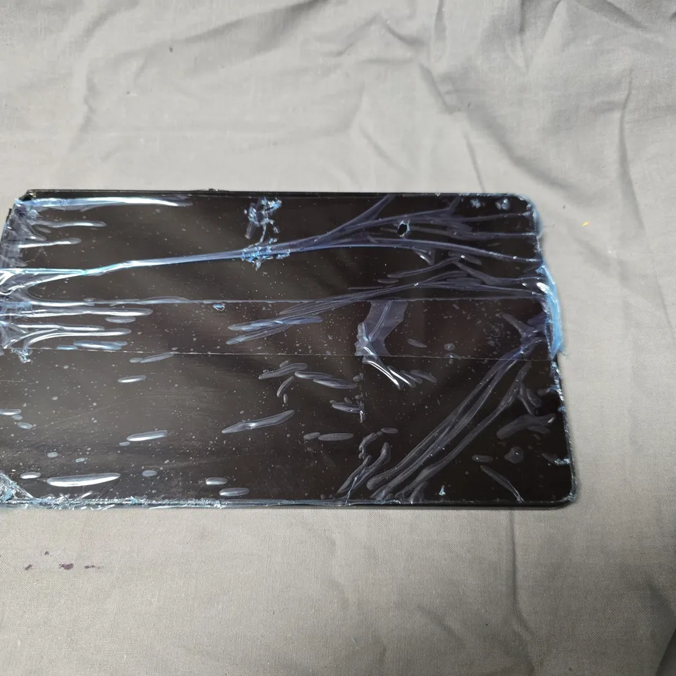 SAMSUNG TABLET – DAMAGED SCREEN