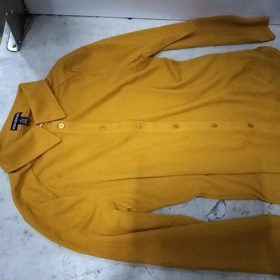 BOX CONTAINING GOLDEN YELLOW CARDIGAN , M , 32 PCS 