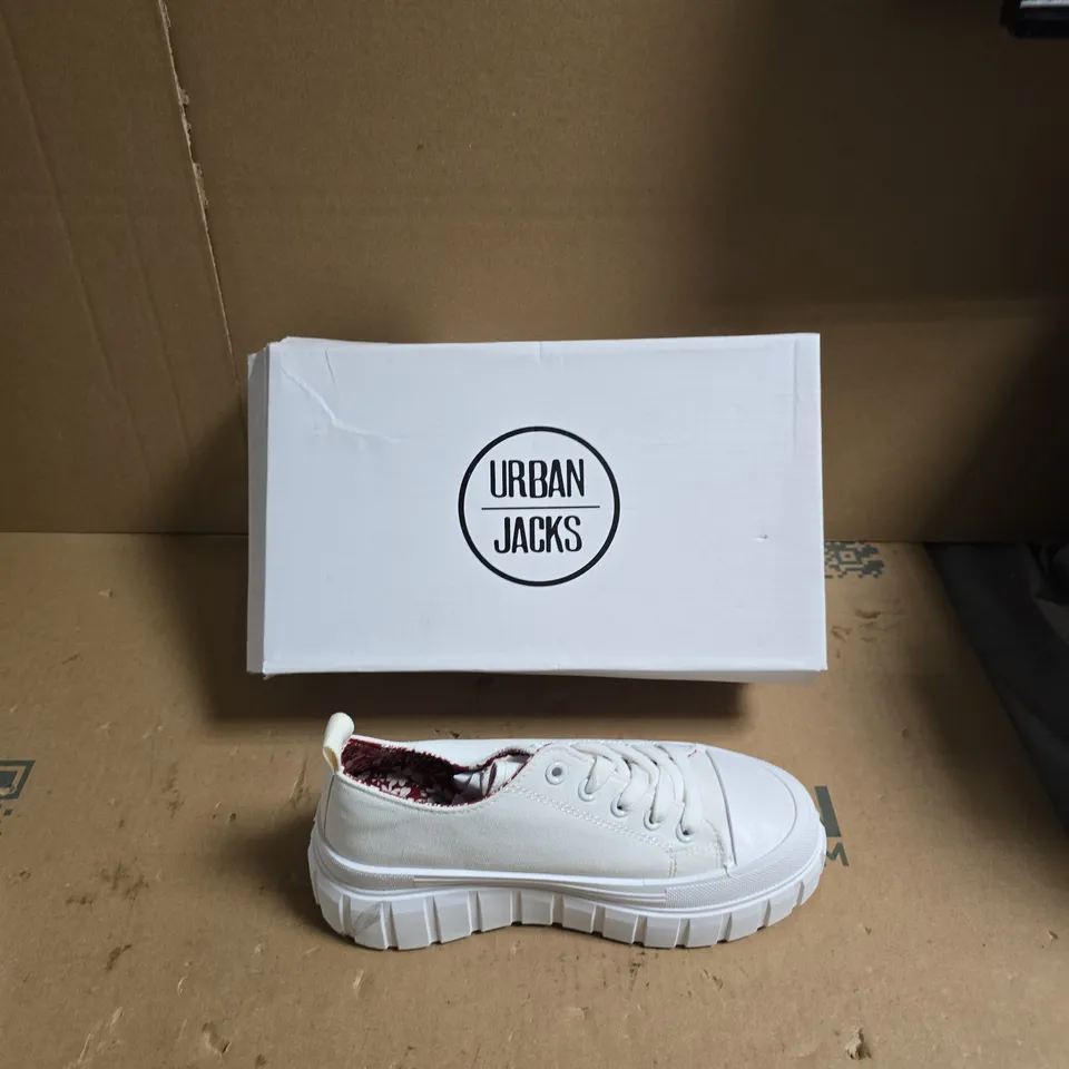 URBAN JACKS WHITE CANVAS TRAINERS – WOMEN'S - UK SIZE 4 