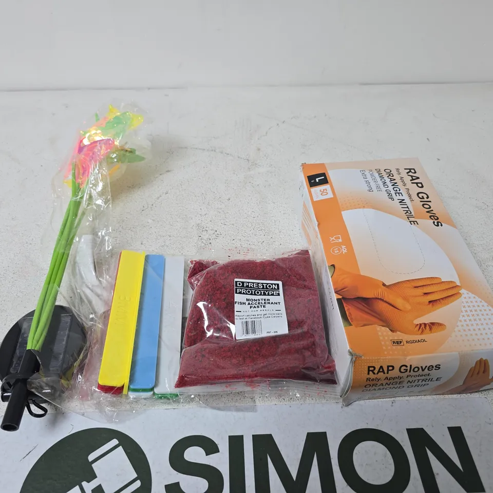 APPROXIMATELY 15 ASSORTED HOUSEHOLD PRODUCTS TO INCLUDE RAP GLOVES, EXAMINATION GLOVE AND LED GARDEN LIGHT