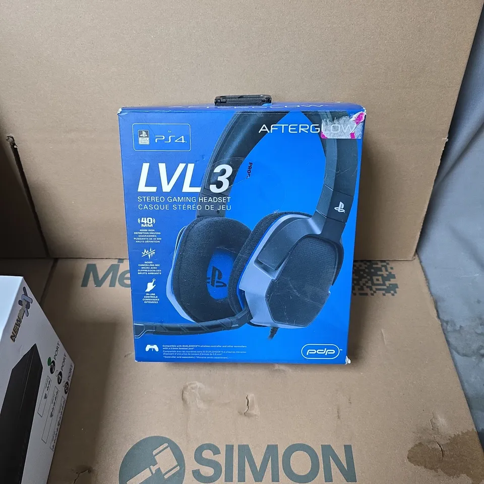 BOX OF APPROXIMATELY 9 ASSORTED ITEMS INCLUDING HDMI SPLITTER AND AFTERGLOW GAMING HEADSET 