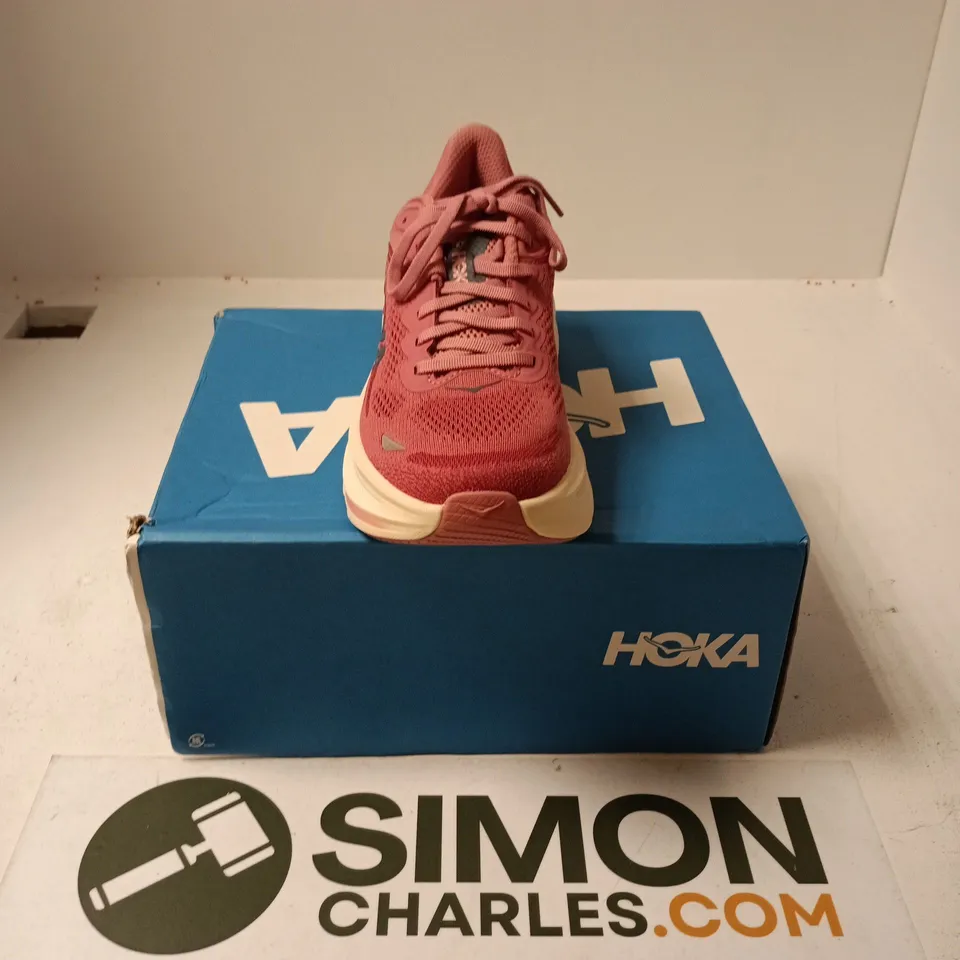 BOXED PAIR OF HOKA WOMENS BONDI 9 TRAINERS IN PINK - UK 6.5