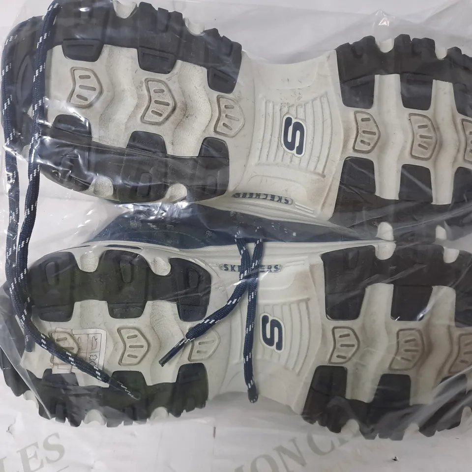 BAGGED BLUE SKECHERS BOOTS SIZE 8