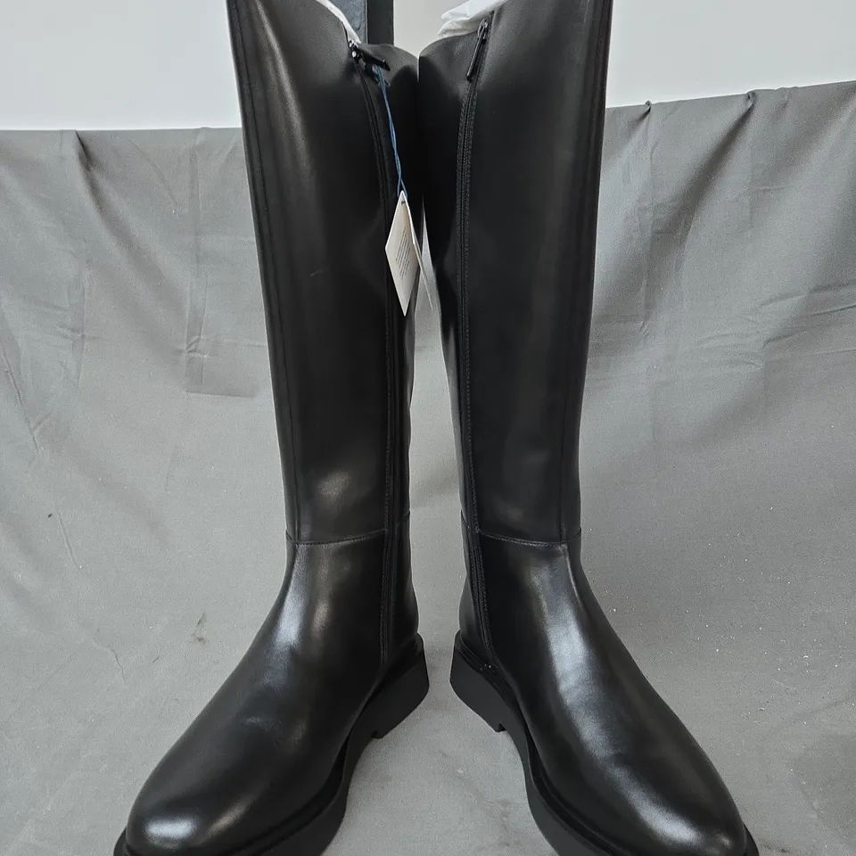 BOXED PAIR OF SEASALT CORNWALL WILD LANDS KNEE-HIGH BOOTS IN BLACK EU SIZE 38