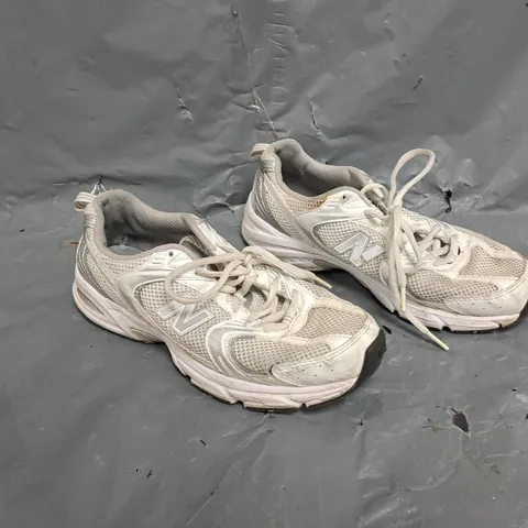 UNBOXED PAIR OF NEW BALANCE 530 WHITE UK 7