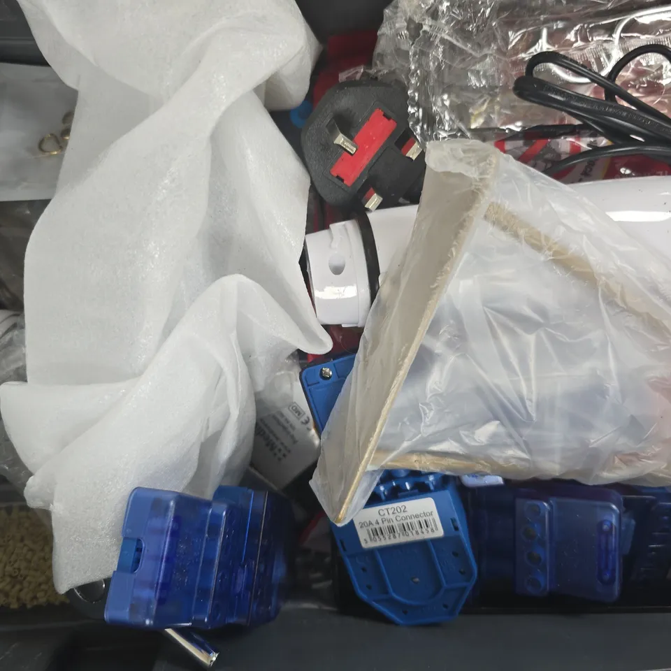 APPROXIMATELY 10 ASSORTED HOUSEHOLD ITEMS TO INCLUDE 20A 4-PIN CONNECTOR, ETC