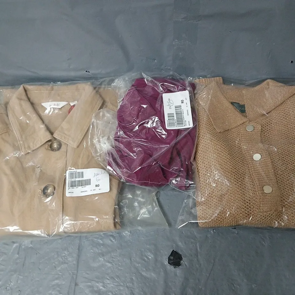 BOX OF APPROXIMATELY 6 ASSORTED BAGGED PIECES OF CLOTHING IN VARIOUS STYLES, SIZES, AND BRANDS 