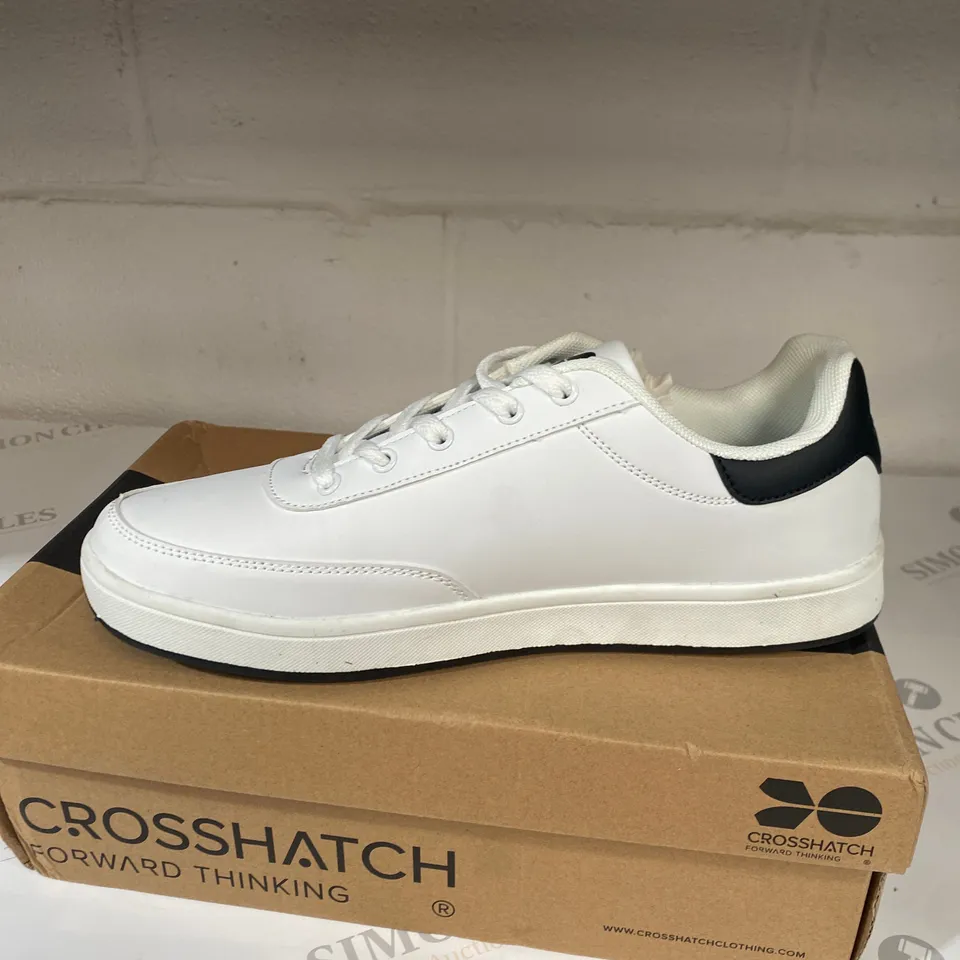 BOXED PAIR OF CROSSHATCH WHITE TRAINERS SIZE 9