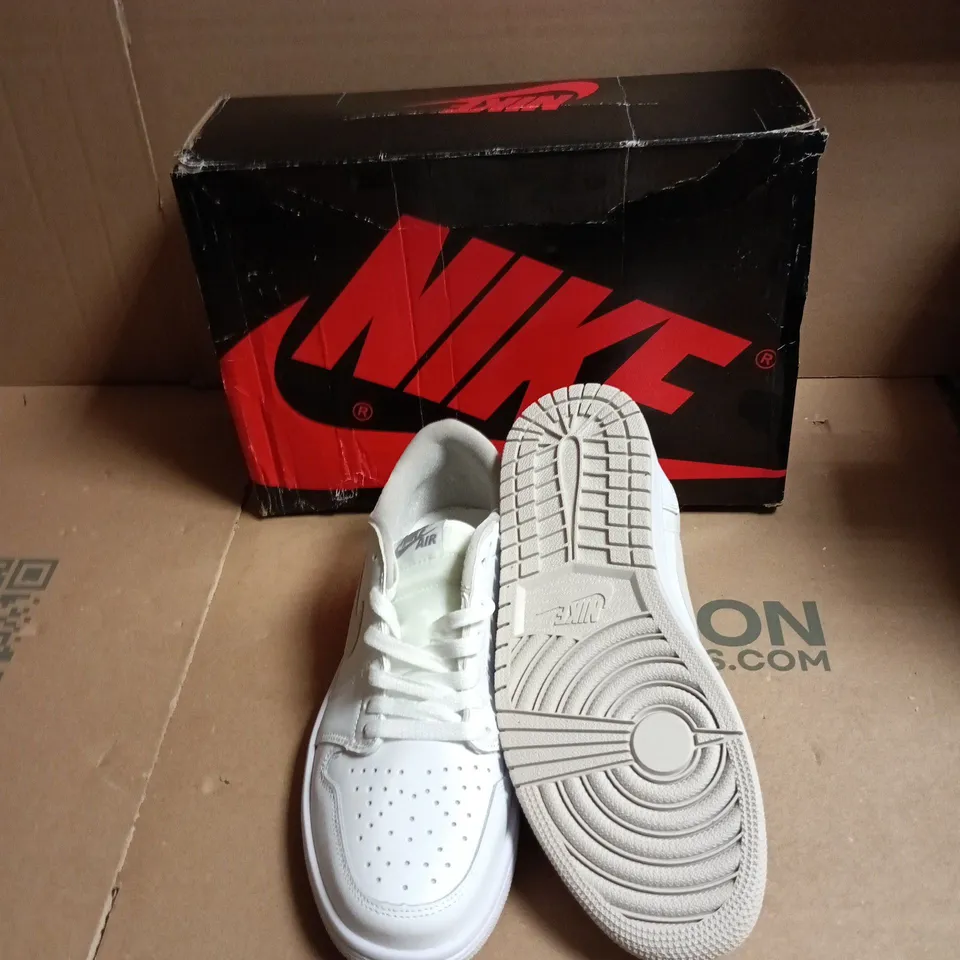 BOXED NIKE AIR JORDAN 1 LOW TRAINERS - SIZE UK 7